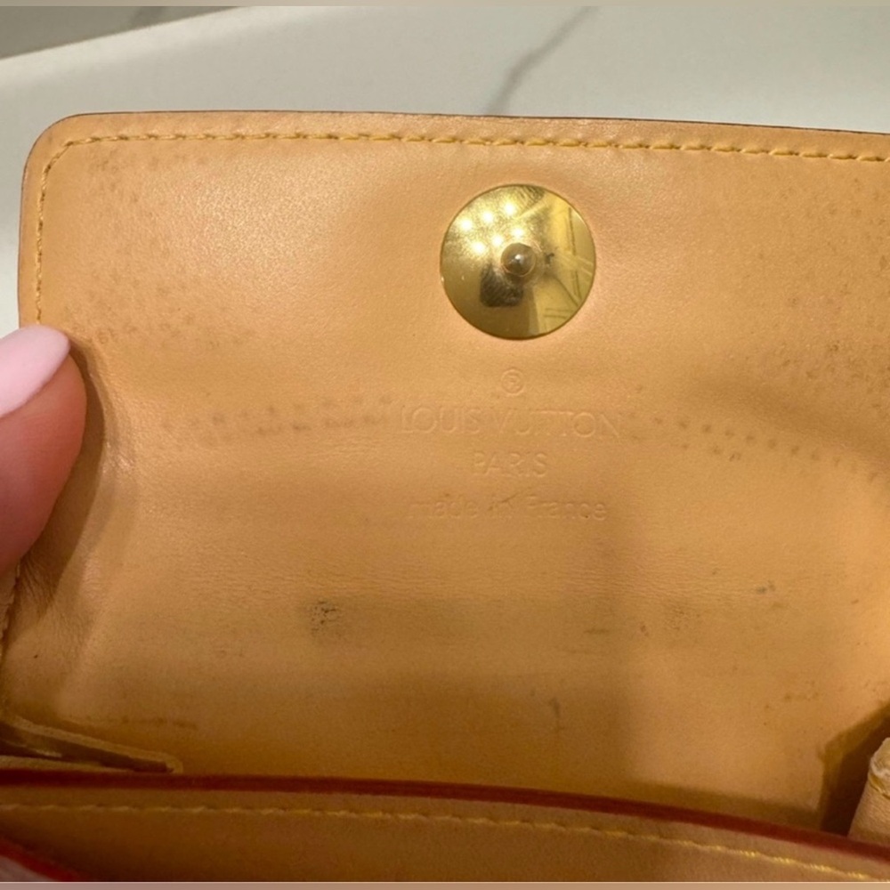 LOUIS VUITTON TAKASHI X MURAKAMI🔥White
Coin Pouch/Card Holder w/Dust Bag🔥 - Picture 6 of 9